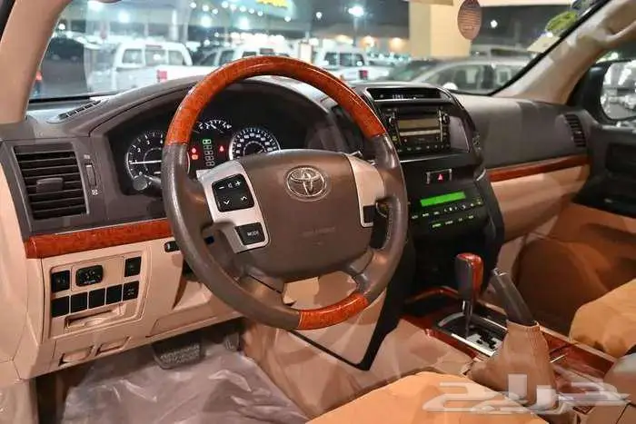 تويوتا لاندكروزر 2015 جي اكس 7