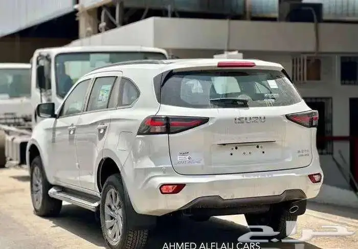 ايسوزو MUX 2024 فل كامل 5