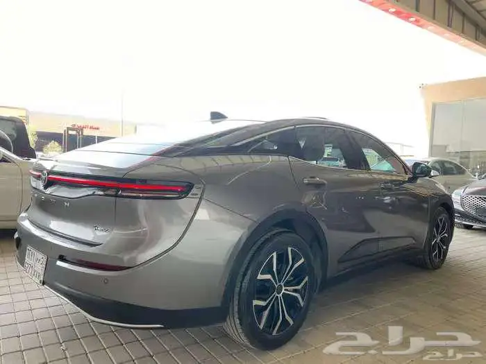 كراون بريميوم تيتانيوم 2025 مستخدم 2