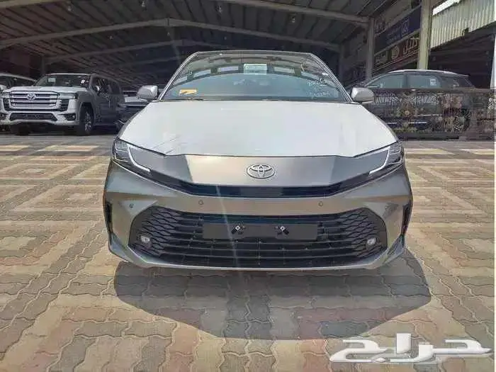 تويوتا كامري 2025 LE هايبرد عبداللطيف جميل 8