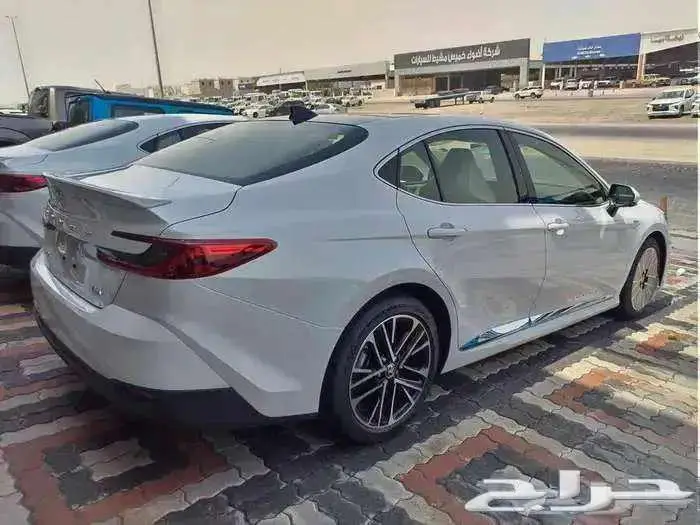 تويوتا كامري 2025 LE هايبرد عبداللطيف جميل 9