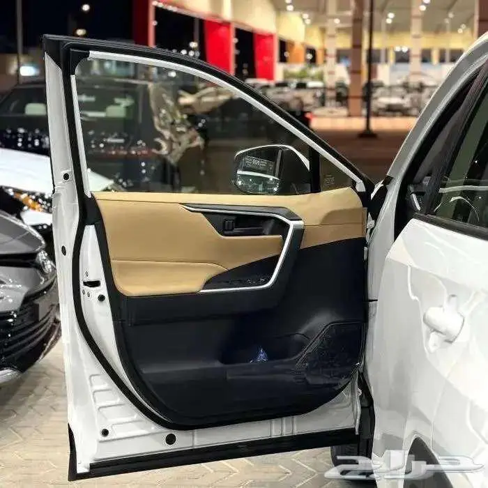 تويوتا راف فور LE بنزين دفع رباعي 2025 4