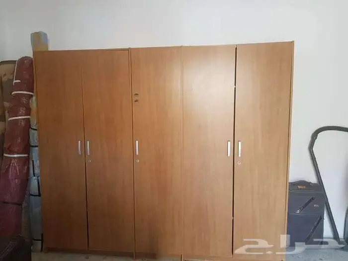 خزانة ملابس واسعة للبيع 0