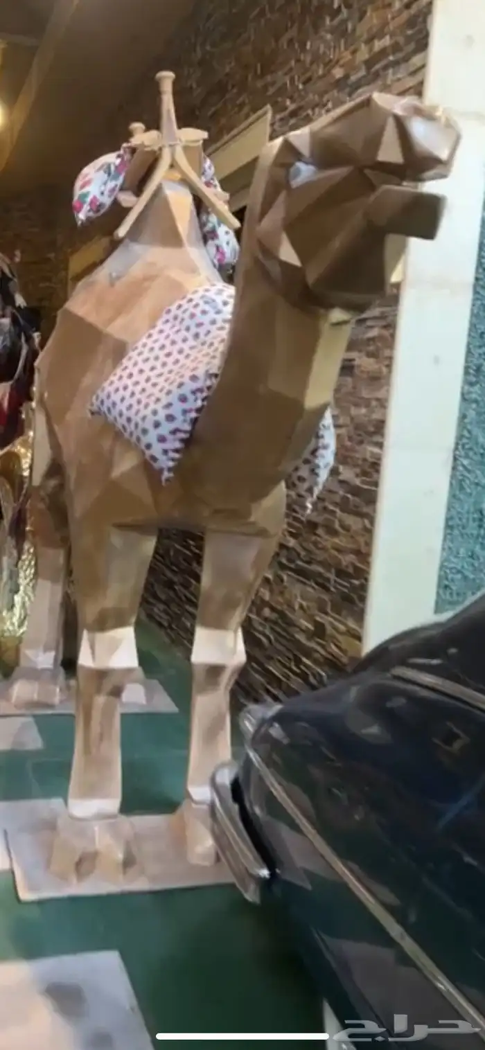 مجسمات جمل عدد 2 وخيل عدد 1 جميلة ودله عملاقة وكبيرة وفخمة 4