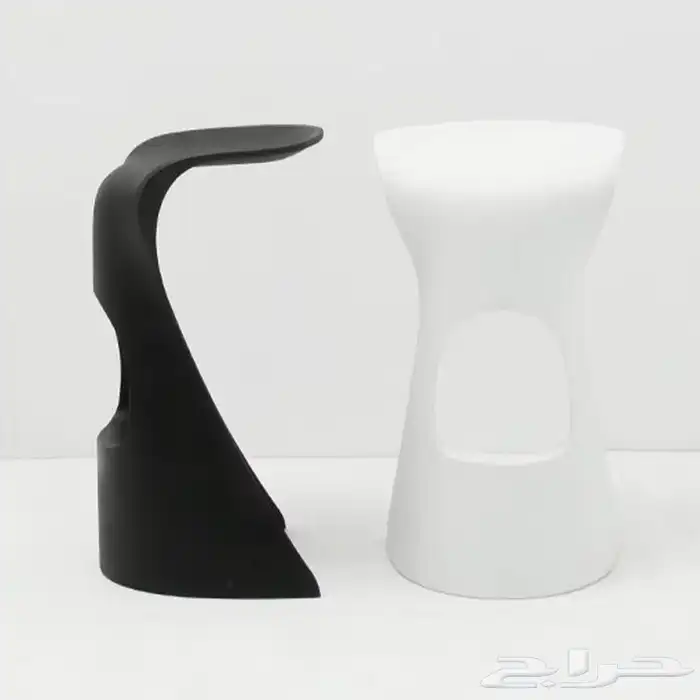 كرسي بار بتصميم عجيب 2