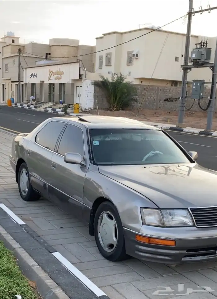 لكزس 97 امريكي. الموتر من شريته فيه تقط بالرفرف الايمن 1