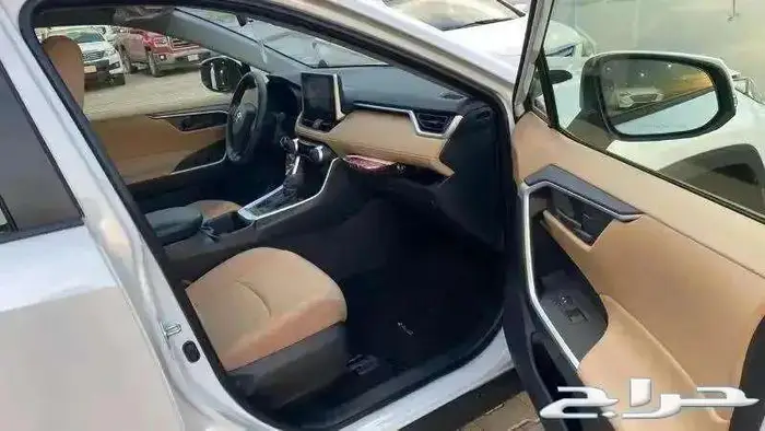 تويوتا راف فور LE بنزين دفع رباعي 2025 11