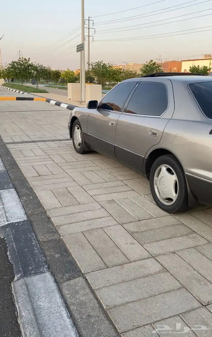 لكزس 97 امريكي. الموتر من شريته فيه تقط بالرفرف الايمن 3