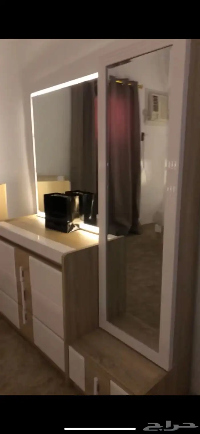 تسريحة ومراية طويله 0