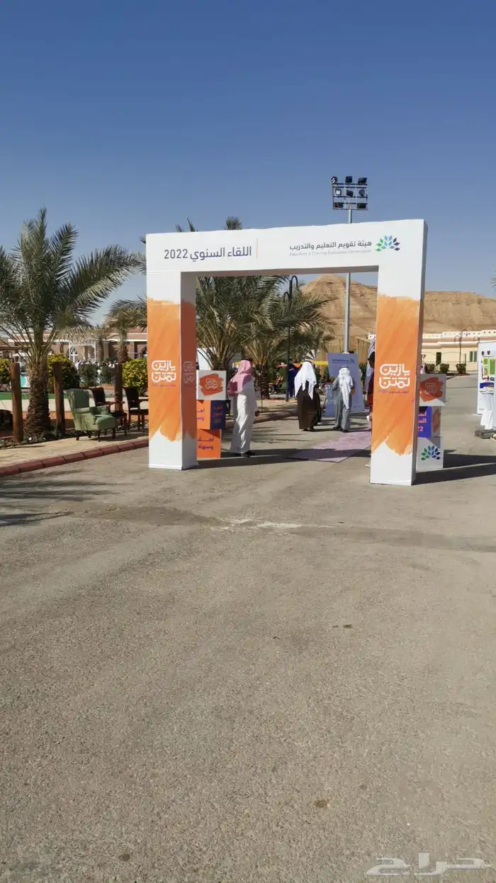 استيكر_بوابات ومداخل خشبية_باك دروب_لاما ستاند 12
