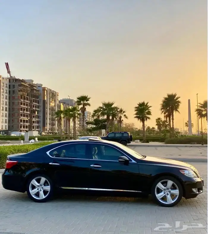 لكزس LS460 بحالة الوكالة 11