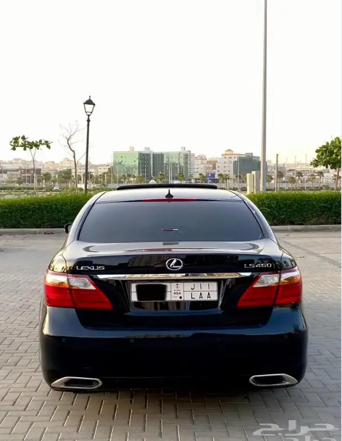 لكزس LS460 بحالة الوكالة 9