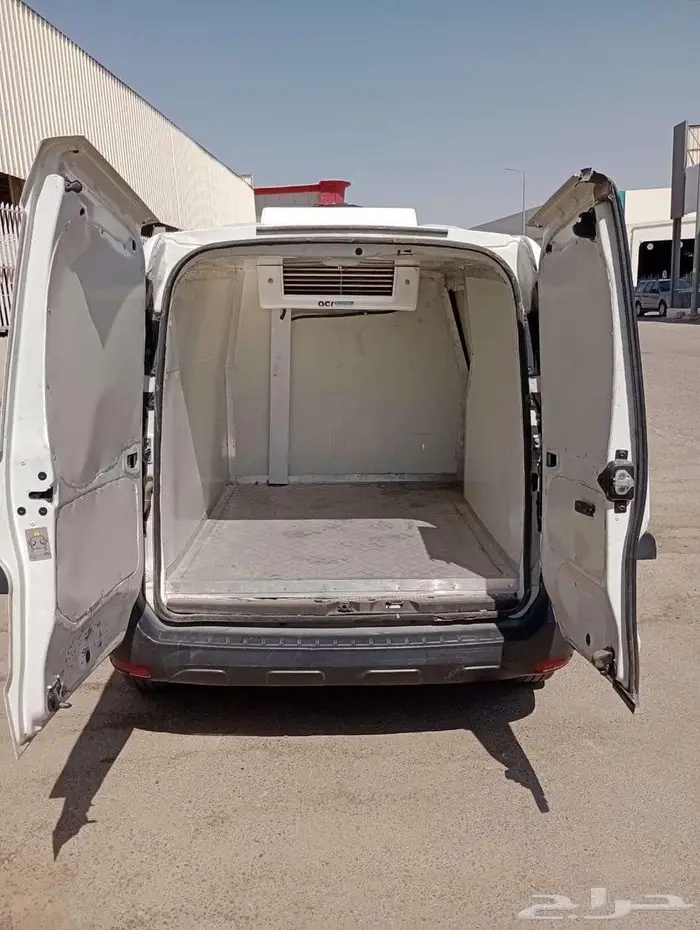 رينو دوكر فان موديل 2020 بثلاجه 6