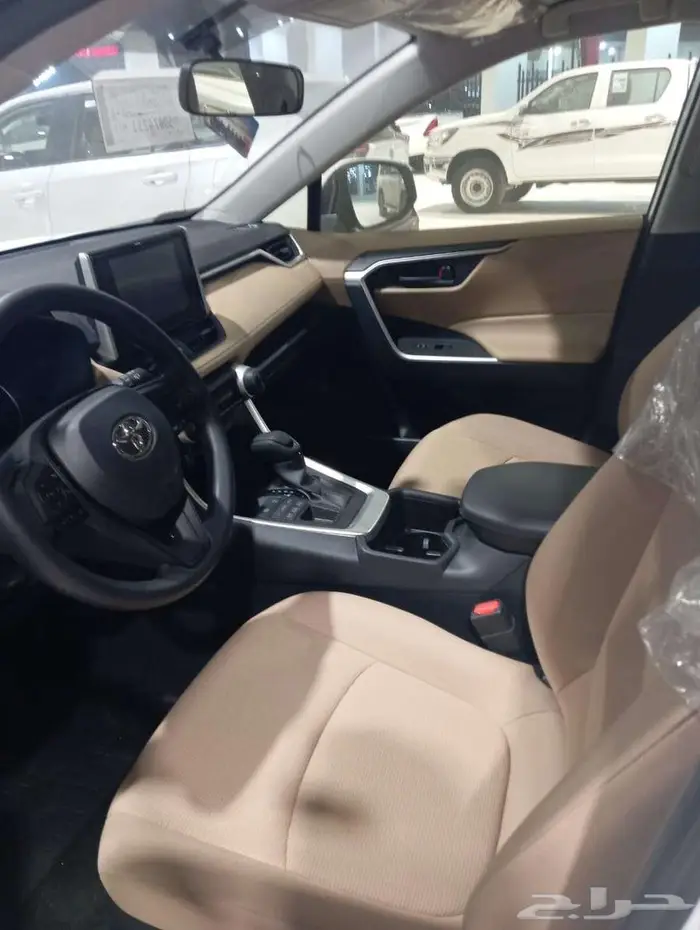 تويوتا راف فور ستاندر دبل وبدون دبل بنزين 2025 23