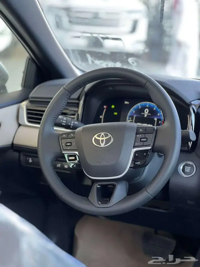 تويوتا كامري ال اي سعودي ابيض 2025 1