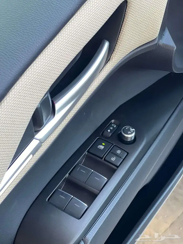تويوتا كامري ال اي سعودي ابيض 2025 4