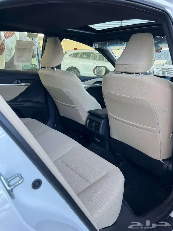 تويوتا كامري ال اي سعودي ابيض 2025 5