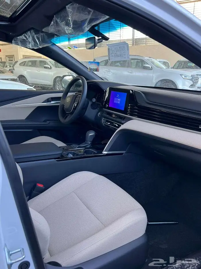 تويوتا كامري ال اي سعودي ابيض 2025 3