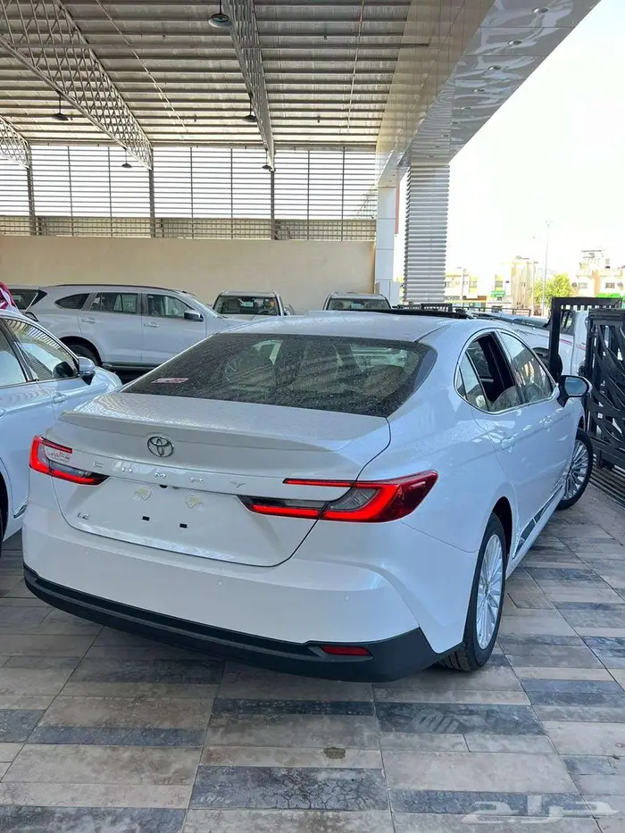 تويوتا كامري ال اي سعودي ابيض 2025 7