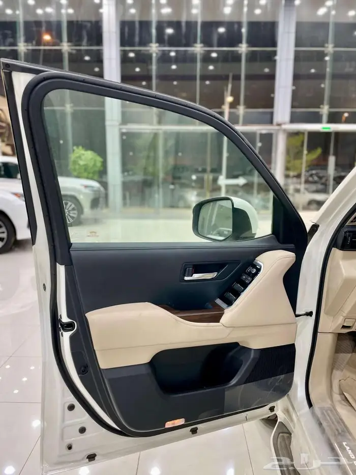 تويوتا لاندكروزر GXR L4 بنزين سعودي 2025 15