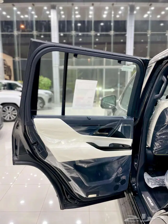 لكزس LX 600 BB سعودي اسود اوف وايت 2025 21