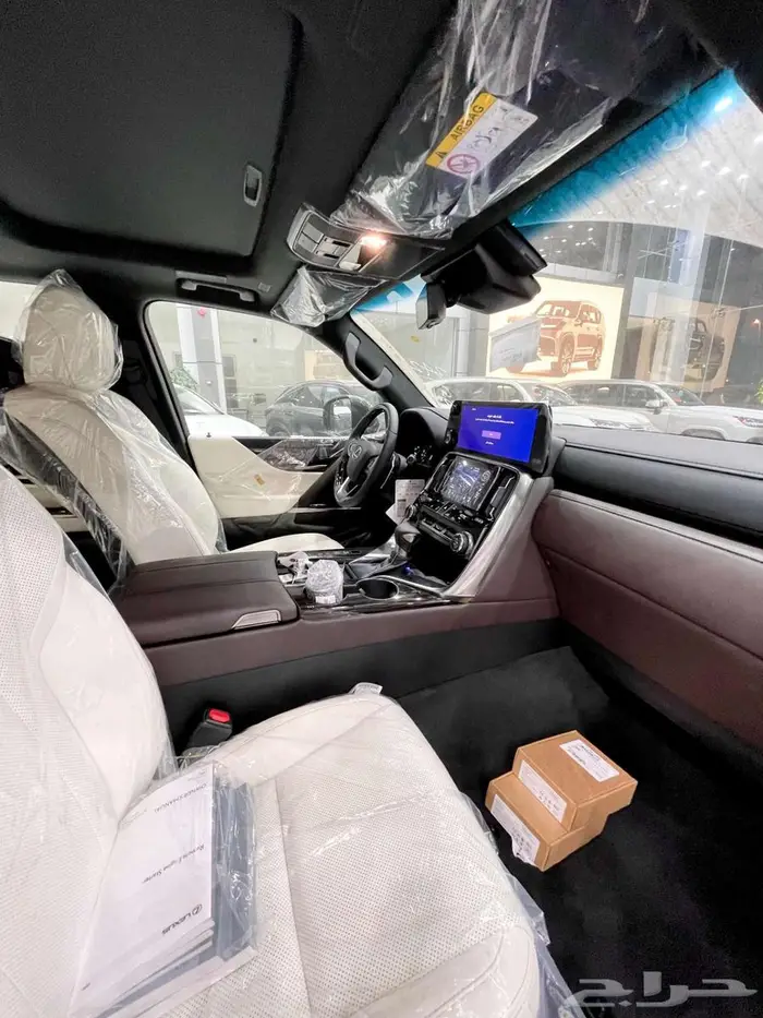 لكزس LX 600 BB سعودي اسود اوف وايت 2025 16