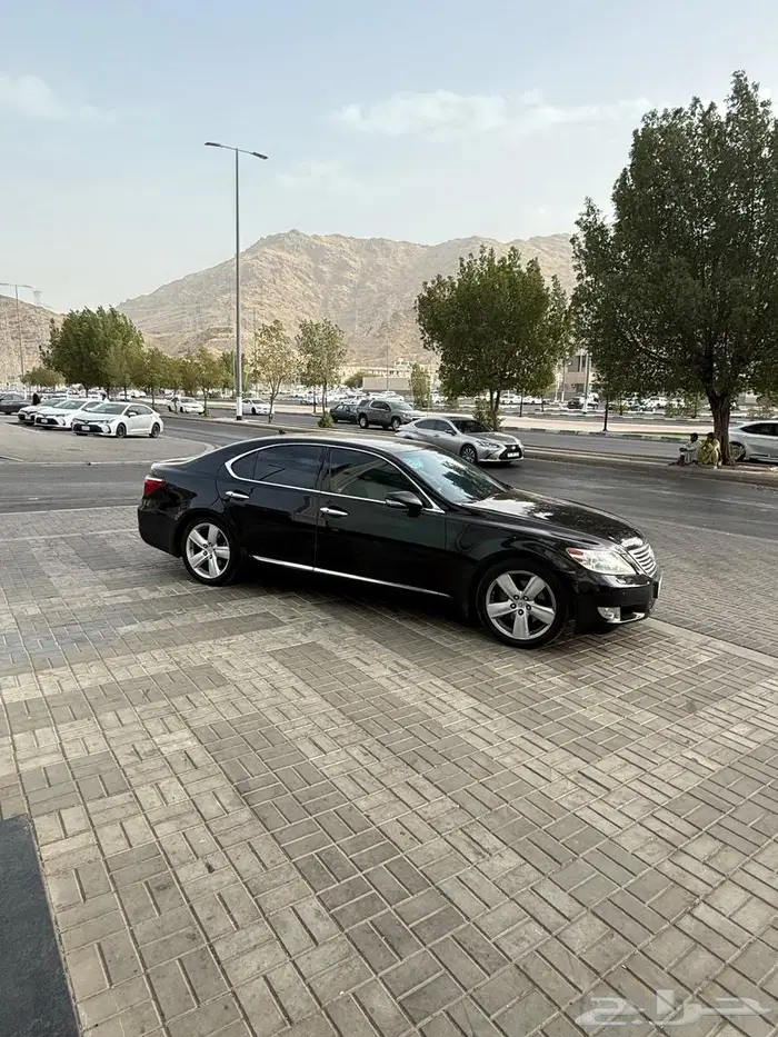 لكزس LS460 بحالة الوكالة 1
