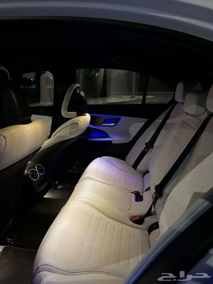 مرسيدس C300e 2023 شبه جديد 4