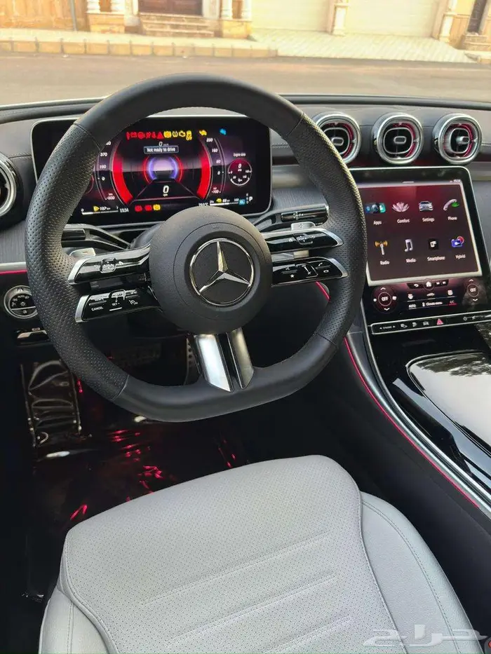 مرسيدس C300e 2023 شبه جديد 33