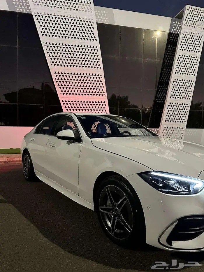 مرسيدس C300e 2023 شبه جديد 17