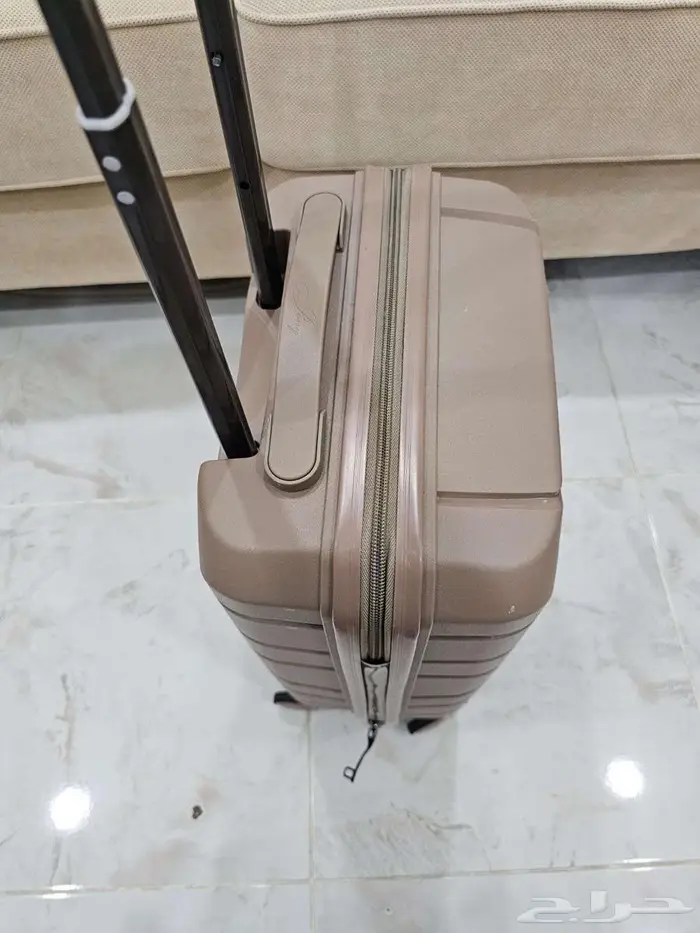 حقيبة سفر يدوية. 4 عجلات. 2