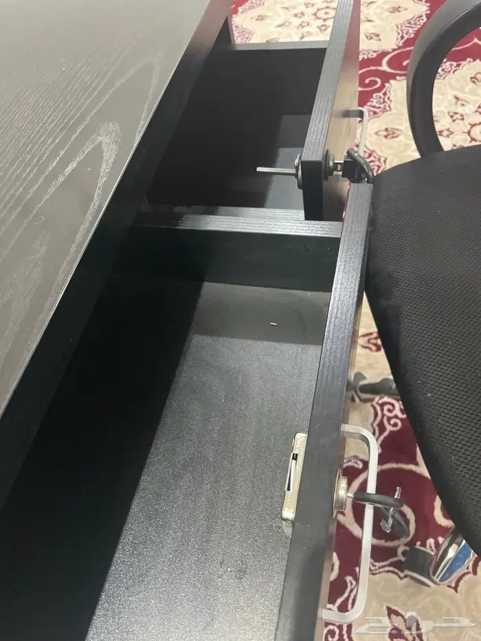 مكتب وكرسي شبه جديد 0