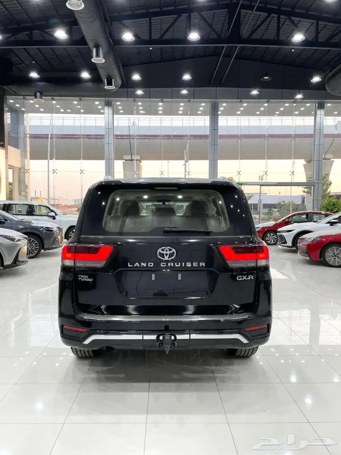 تويوتا لاندكروزر GXR L3 بنزين سعودي 2025 8