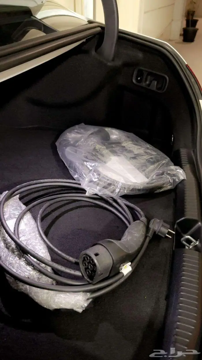 مرسيدس C300e 2023 شبه جديد 7