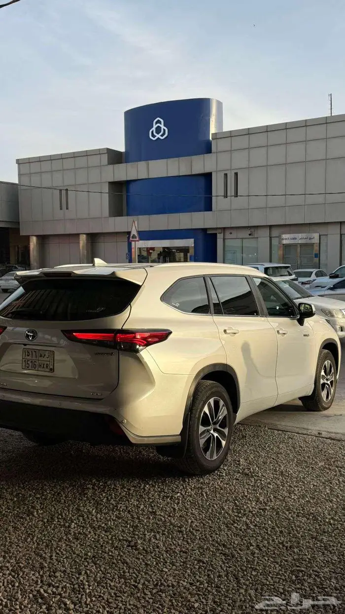 تويوتا هايلاندر GLE 2023 نص فل 4