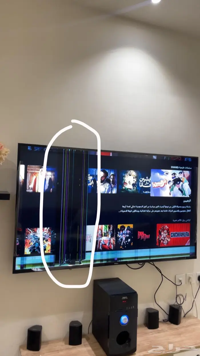 شاشه تعمل بشكل ممتاز. ولاكن يوجد كسر خط واضح في الصوره 0