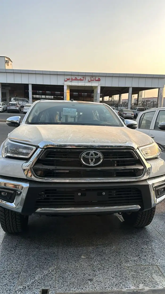 هايلوكس 2025 بنزين دبل تماتيك اصفار بطاقة جمركية كاش وبنك 3