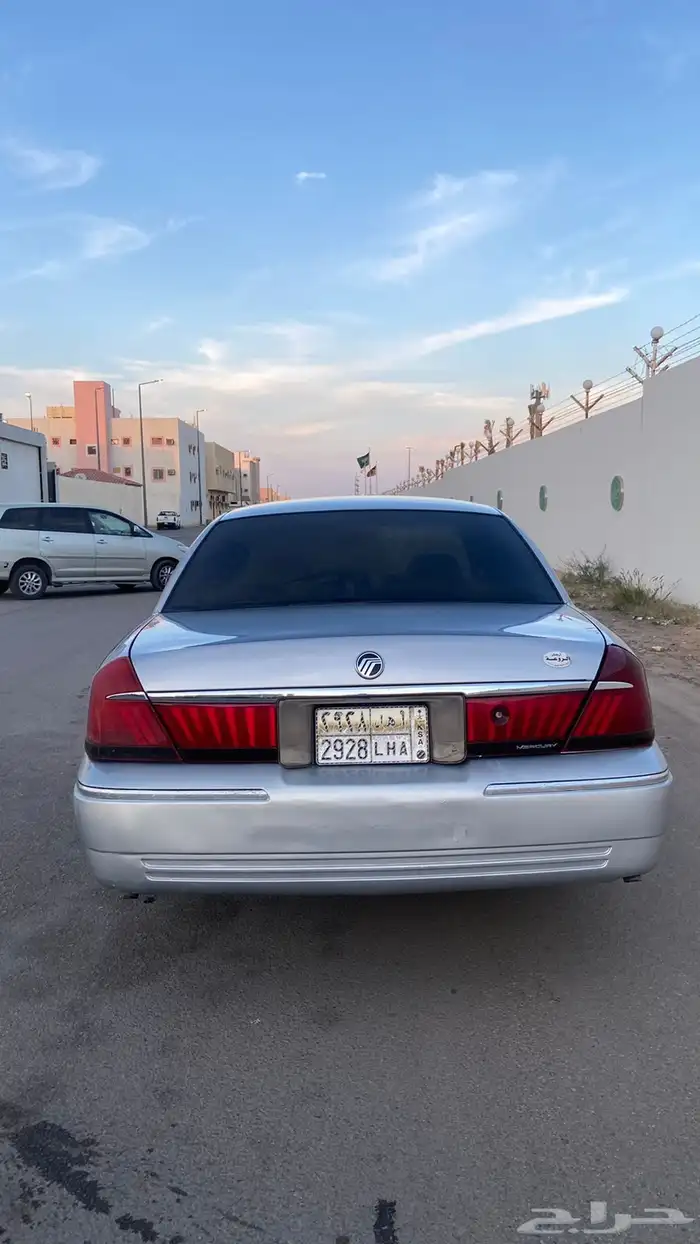 فورد جراند ماركيز 2000 8