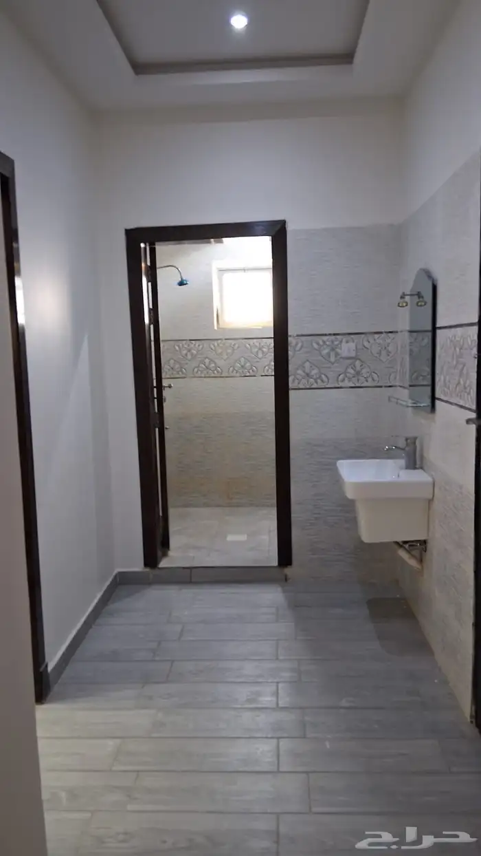 شقة للإيجار شامل الكهرباء والمياه 3