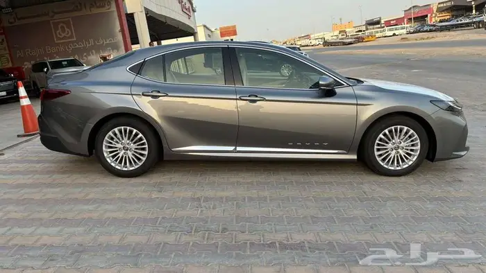 تويوتا كامري LE 2025 بنزين 4