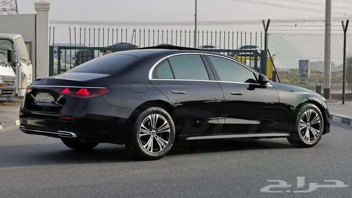 2025 MERCEDES-BENZ E 200 2.0L RWD اصفار مع ضمان 6