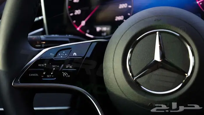 2025 MERCEDES-BENZ E 200 2.0L RWD اصفار مع ضمان 8