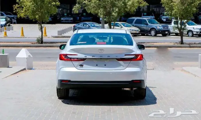 تويوتا كامري ال اي 2025 ابيض كاش - اقساط 4