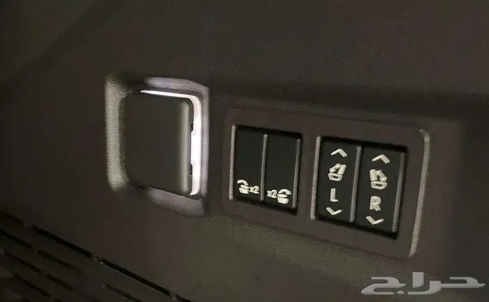 جي ام سي يوكن AT4 2023 الاون اسود 32