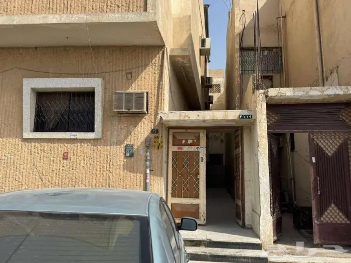 عمارة للبيع في حي غبيرا 1