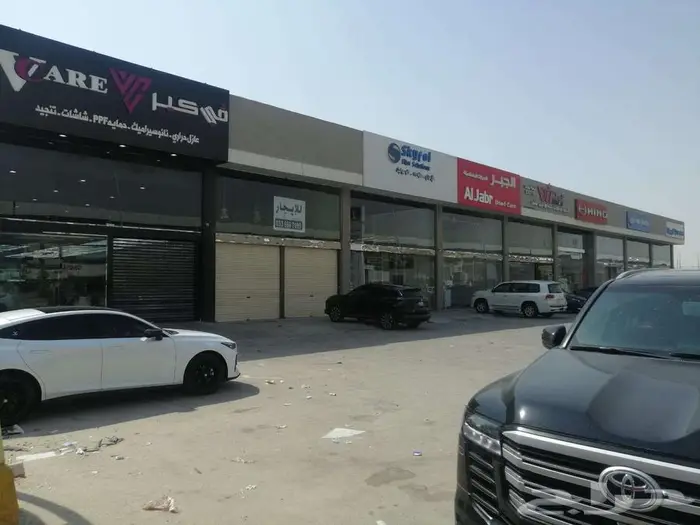 معرض للإيجار بموقع استراتيجي في قلب الرياض 0