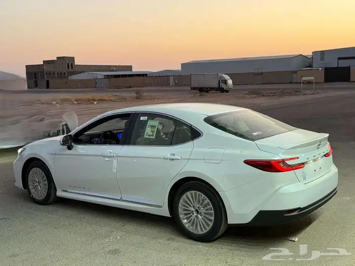 تويوتا كامري LE فتحة بنزين موديل 2025 5
