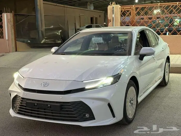 تويوتا كامري LE فتحة بنزين موديل 2025 2