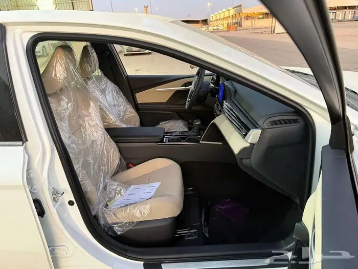 تويوتا كامري LE فتحة بنزين موديل 2025 10