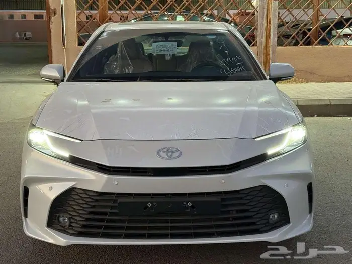 تويوتا كامري LE فتحة بنزين موديل 2025 1